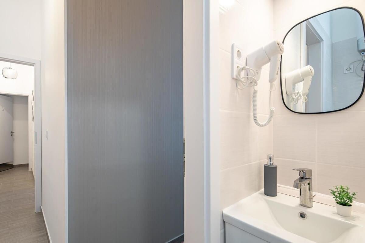 Extra Central - Mini Modern Studio Budapest Eksteriør bilde